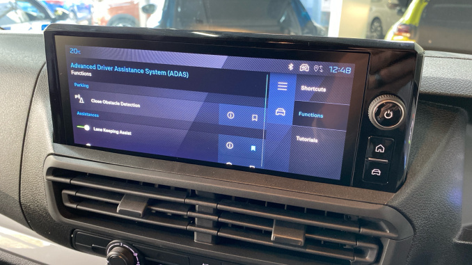 Peugeot Expert E-Standard 1000 100kW 75kWh Professional Premium + Van Auto - Image 54